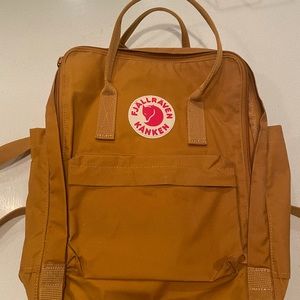 Fjallraven Kanken Classic Backpack in Acorn